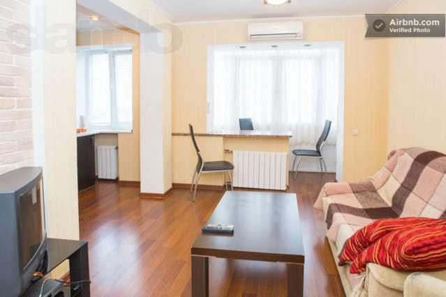2-Х Комнатная На Подоле Appartement Kiev Buitenkant foto